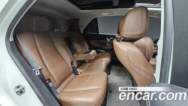 Mercedes-Benz GLE-Class 2024 — Фото 19/20