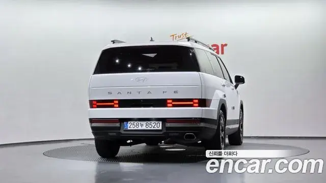 Hyundai Santa Fe 2023 — Photo 28/35