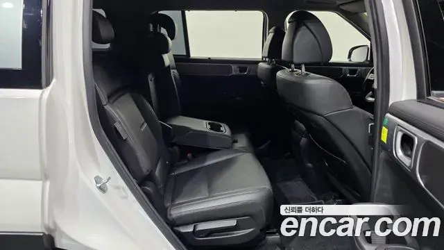 Hyundai Santa Fe 2023 — Photo 7/35