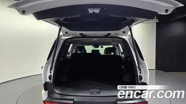 Hyundai Santa Fe 2023 — Photo 5/35