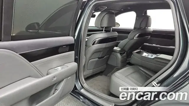 Genesis G90 2022 — ფოტო 31/31