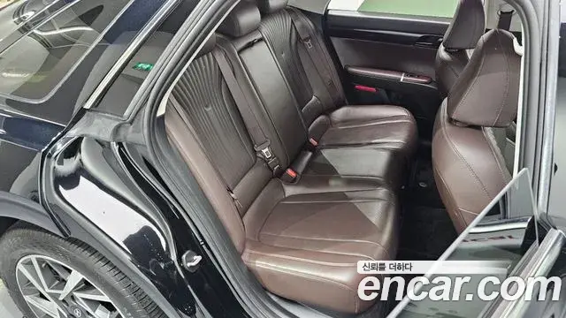 Hyundai Grandeur Hybrid 2023 — Photo 2/30