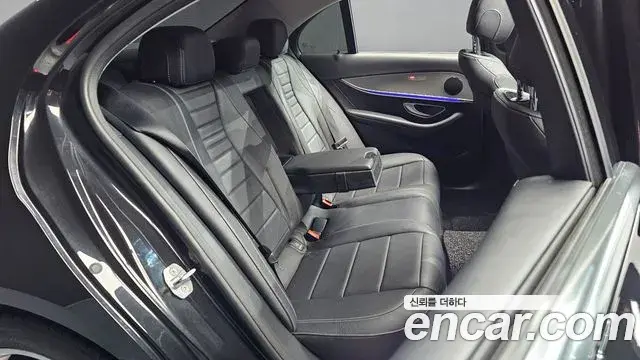 Mercedes-Benz E-Class 2018 — Фото 11/20
