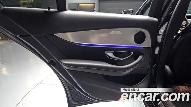 Mercedes-Benz E-Class 2018 — Şəkil 21/32
