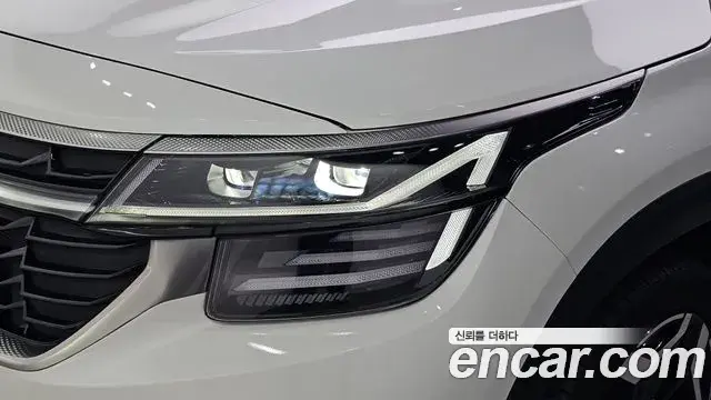 Kia Seltos 2023 — Şəkil 7/34