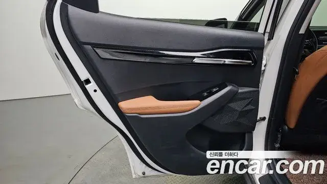 Kia Seltos 2023 — Şəkil 17/34