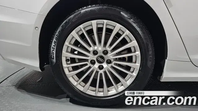 Audi A6 2021 — ფოტო 14/34
