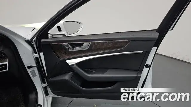 Audi A6 2021 — ფოტო 15/34