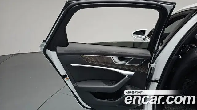 Audi A6 2021 — ფოტო 8/34