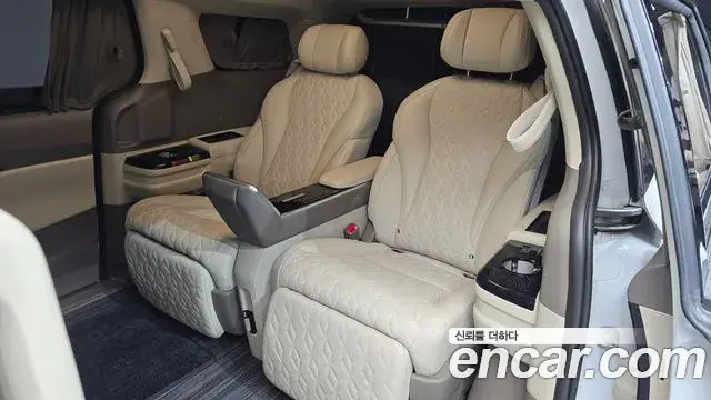 Kia Carnival 2024 — ფოტო 19/36