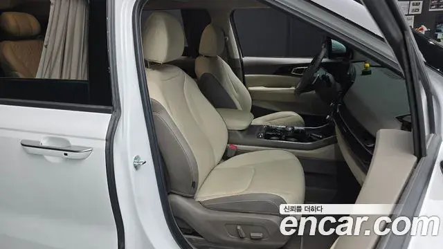 Kia Carnival 2024 — ფოტო 23/36