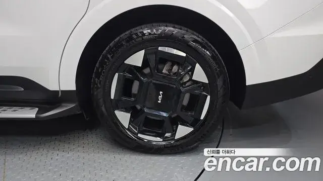 Kia Carnival 2024 — ფოტო 24/36