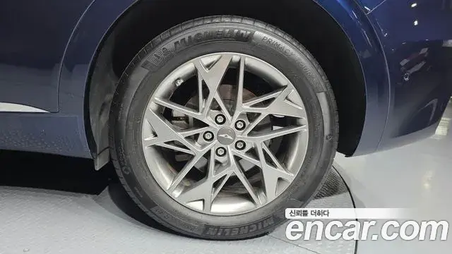 Genesis GV70 2021 — Photo 16/36