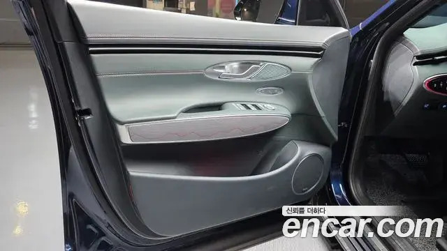 Genesis GV70 2021 — Photo 23/36