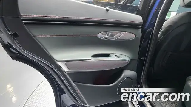 Genesis GV70 2021 — Photo 24/36
