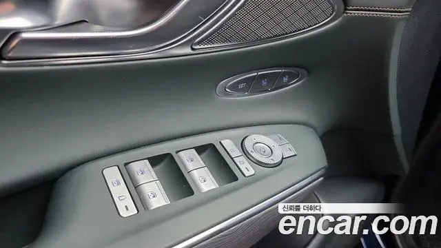 Genesis GV70 2021 — Photo 22/36