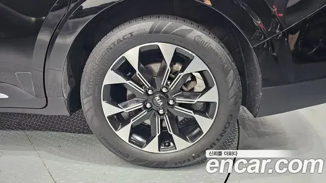 Kia Carnival 2021 — ფოტო 21/31