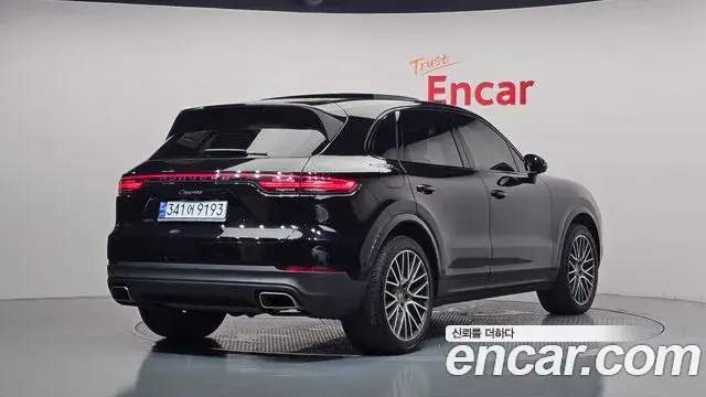 Porsche Cayenne 2020 — ფოტო 15/31