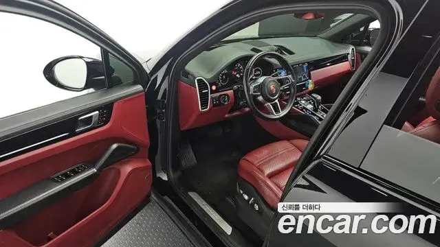 Porsche Cayenne 2020 — ფოტო 18/31