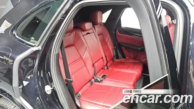 Porsche Cayenne 2020 — ფოტო 29/31