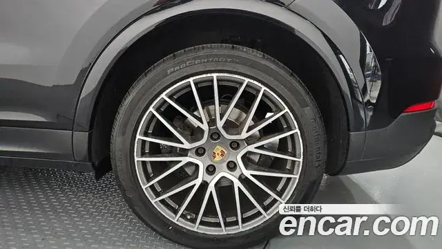 Porsche Cayenne 2020 — ფოტო 24/31