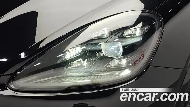 Porsche Cayenne 2020 — ფოტო 27/31