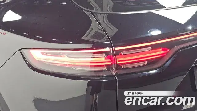 Porsche Cayenne 2020 — ფოტო 26/31