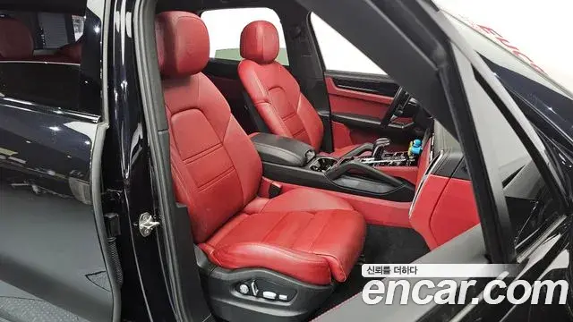 Porsche Cayenne 2020 — ფოტო 31/31