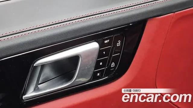 Porsche Cayenne 2020 — ფოტო 8/31