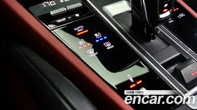 Porsche Cayenne 2020 — ფოტო 5/31
