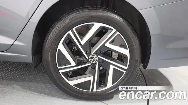 Volkswagen Jetta 2024 — Şəkil 12/33