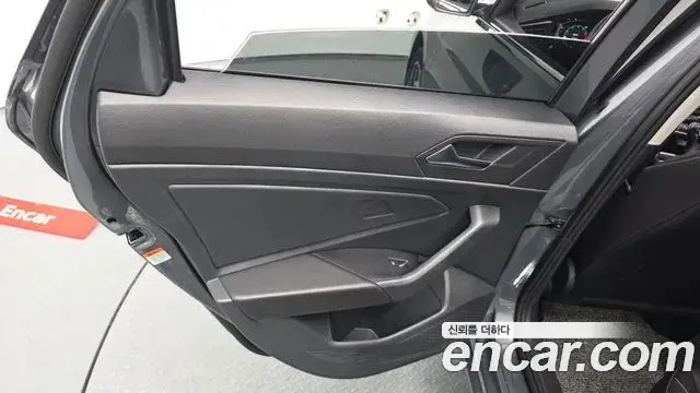 Volkswagen Jetta 2024 — Şəkil 25/33