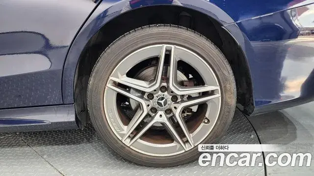 Mercedes-Benz C-Class 2019 — Photo 4/33