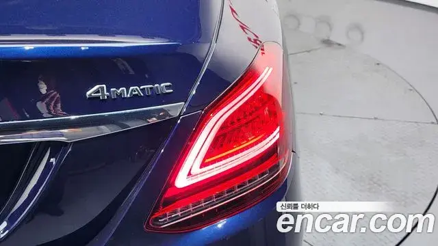 Mercedes-Benz C-Class 2019 — Photo 32/33
