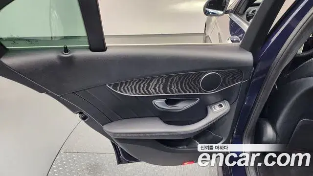 Mercedes-Benz C-Class 2019 — Photo 19/33