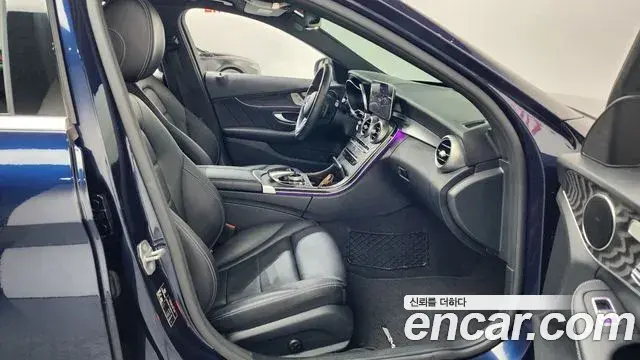 Mercedes-Benz C-Class 2019 — Photo 30/33