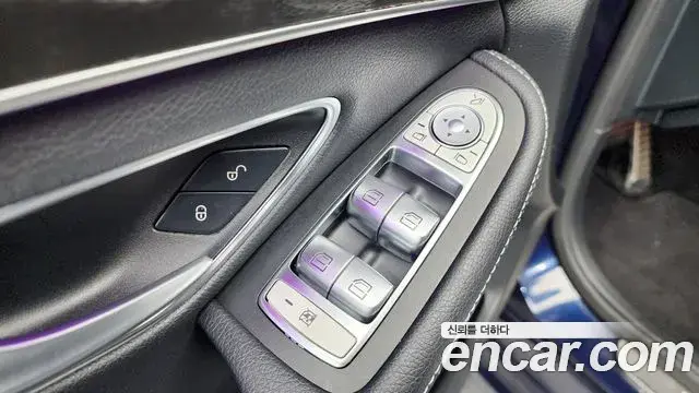 Mercedes-Benz C-Class 2019 — Photo 9/33
