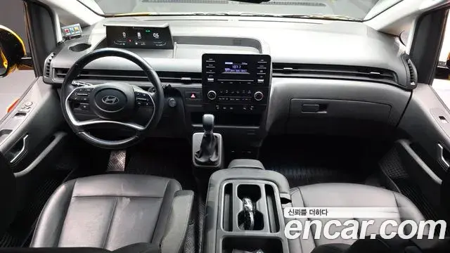 Hyundai Staria 2024 — Photo 25/28