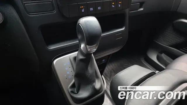 Hyundai Staria 2024 — Photo 6/28