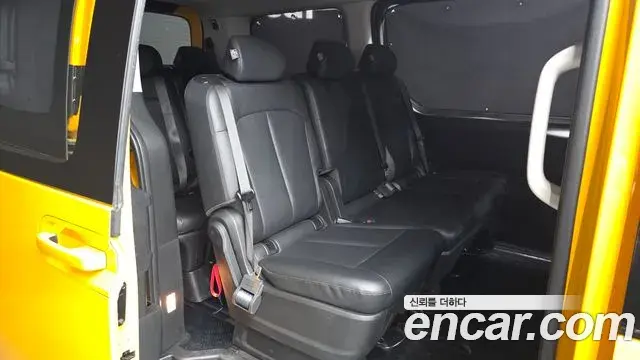Hyundai Staria 2024 — Photo 14/28