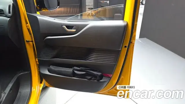 Hyundai Staria 2024 — Photo 9/28