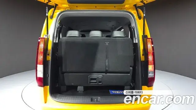 Hyundai Staria 2024 — Photo 7/28