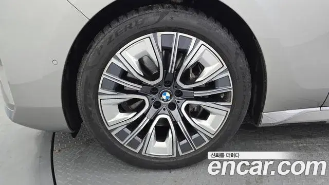 BMW 7 Series 2023 — Photo 1/38