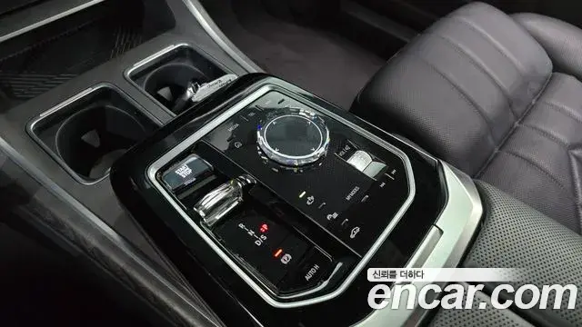 BMW 7 Series 2023 — Photo 33/38