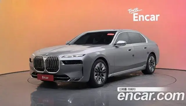 BMW 7 Series 2023 — Photo 8/38