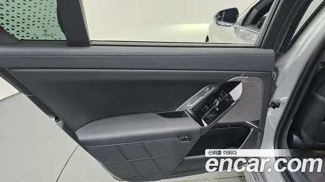 BMW 7 Series 2023 — Photo 11/38