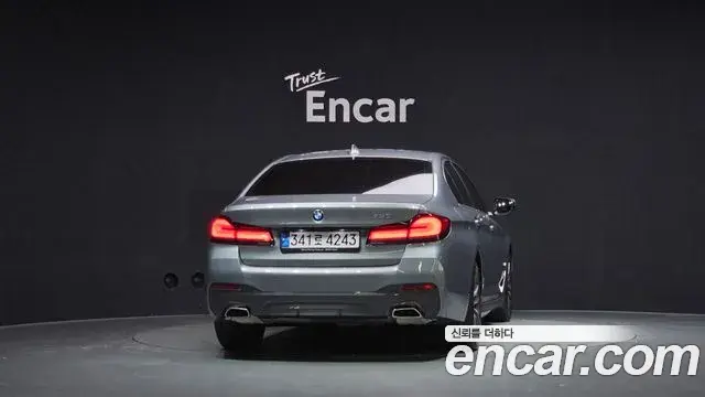 BMW 5 Series 2023 — Şəkil 8/20
