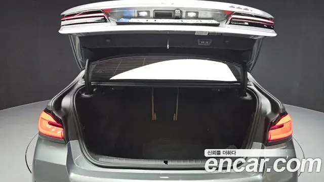 BMW 5 Series 2023 — Şəkil 9/20