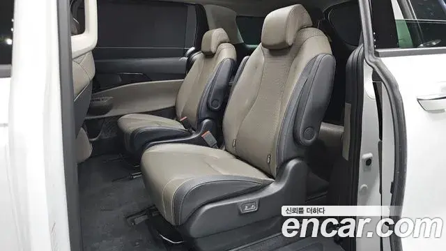 Kia Carnival 2024 — Şəkil 34/35