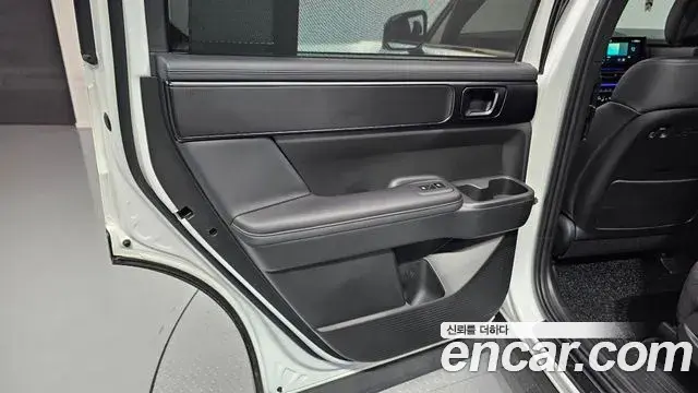 Hyundai Santa Fe 2024 — ფოტო 27/29